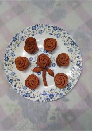 A picture of Beetroot rose mathri.