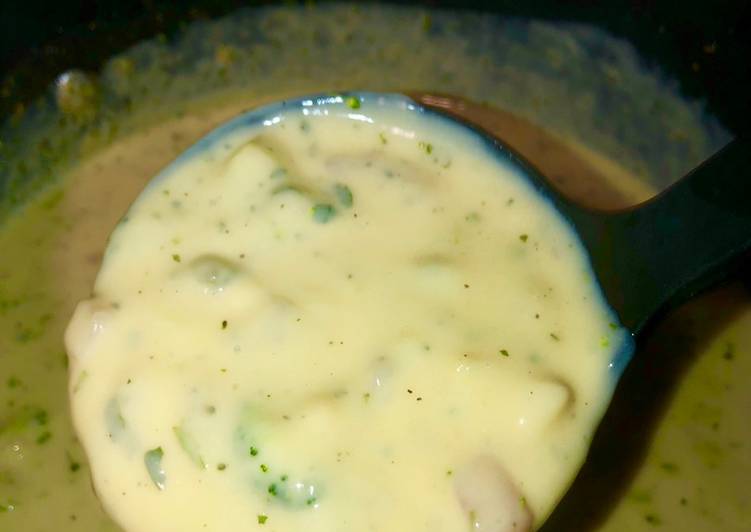 EASY 30 minute Broccoli cheddar soup
