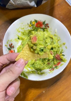 A picture of Guacamole dip.