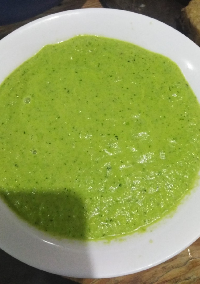 Una foto de Salsa verde cremosa