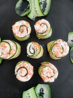 Una foto de Rollitos de pepino rellenos de crema de salmón ahumado (lowcarb)