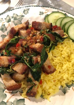 รูปของ กระเพราหมูกรอบราดข้าว Pilau (ข้าวอินเดีย)😋🌶🌶🌶