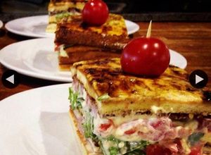 Una foto de Torta o Torre agridulce