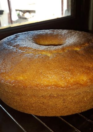 Una foto de 🍊🍊Torta de naranja rápida casera y Rica sin batidora 🍊😊🍊
