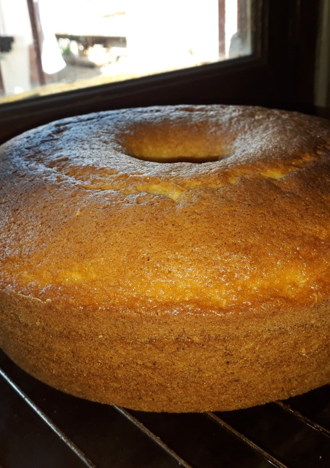 Una foto de 🍊🍊Torta de naranja rápida casera y Rica sin batidora 🍊😊🍊