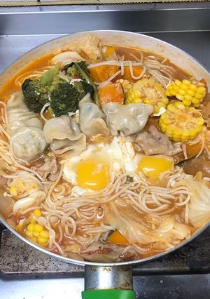 茄汁濃湯鮮蔬餃子麵 的食譜成品照片