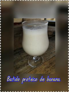 Una foto de Batido proteico de banana 🍌