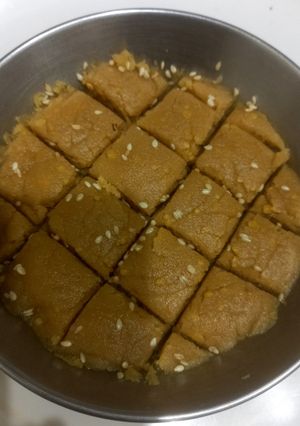 A picture of Quick diet halwa, besan and flour sa.