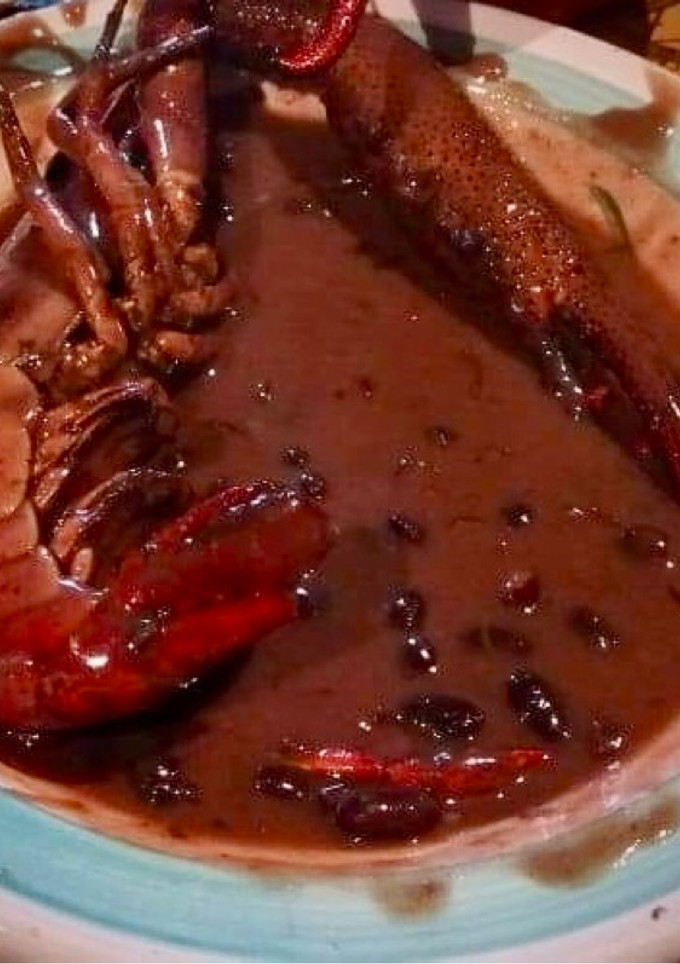 Una foto de SHOBETHA (Mole negro de camarones)