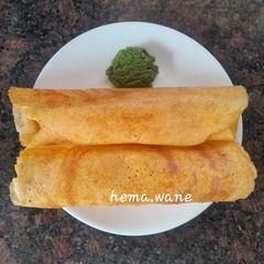A picture of Green gram dal,Masoor dal,Rava dosa.