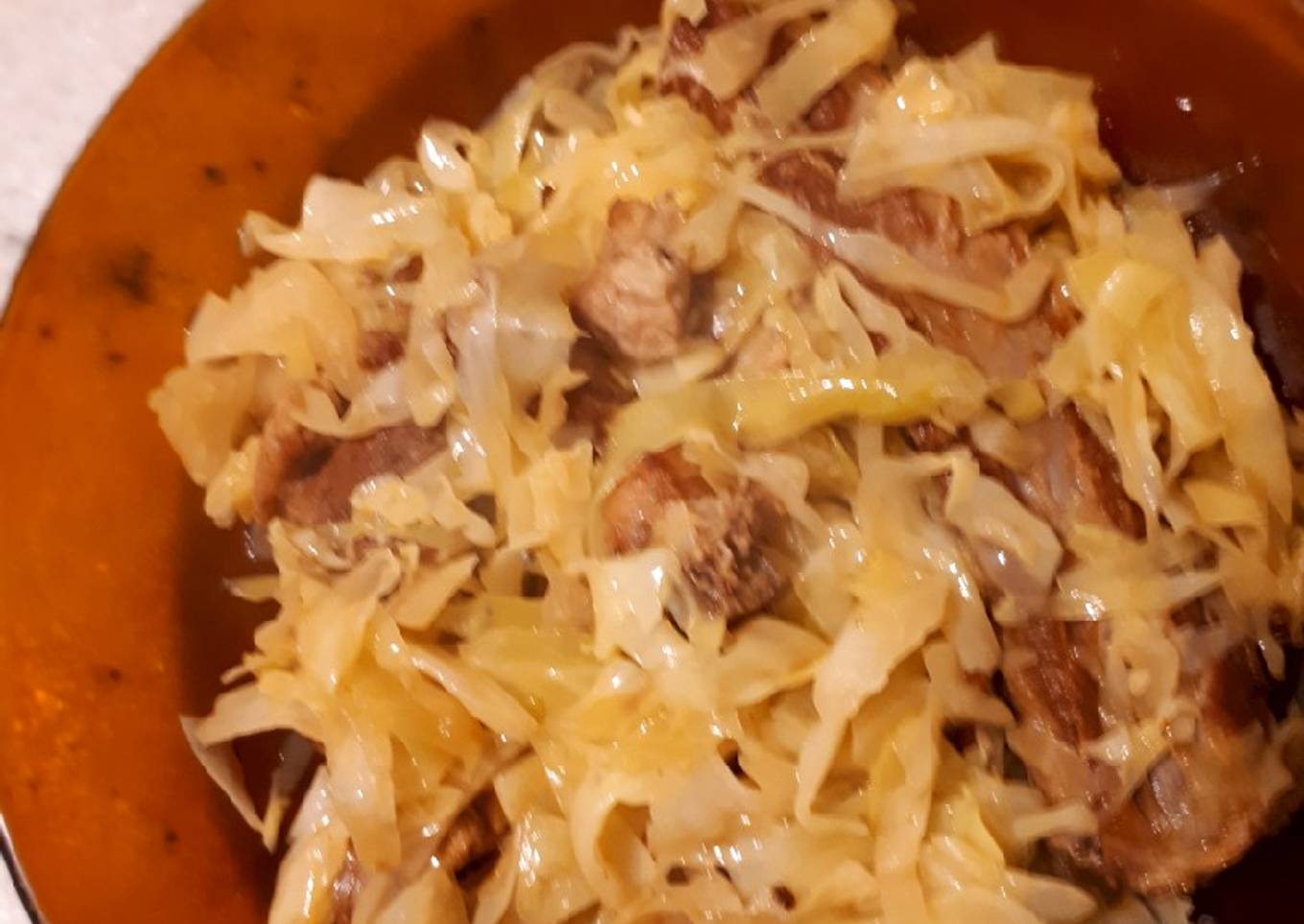 Falso chucrut (pechito de cerdo con repollo blanco)