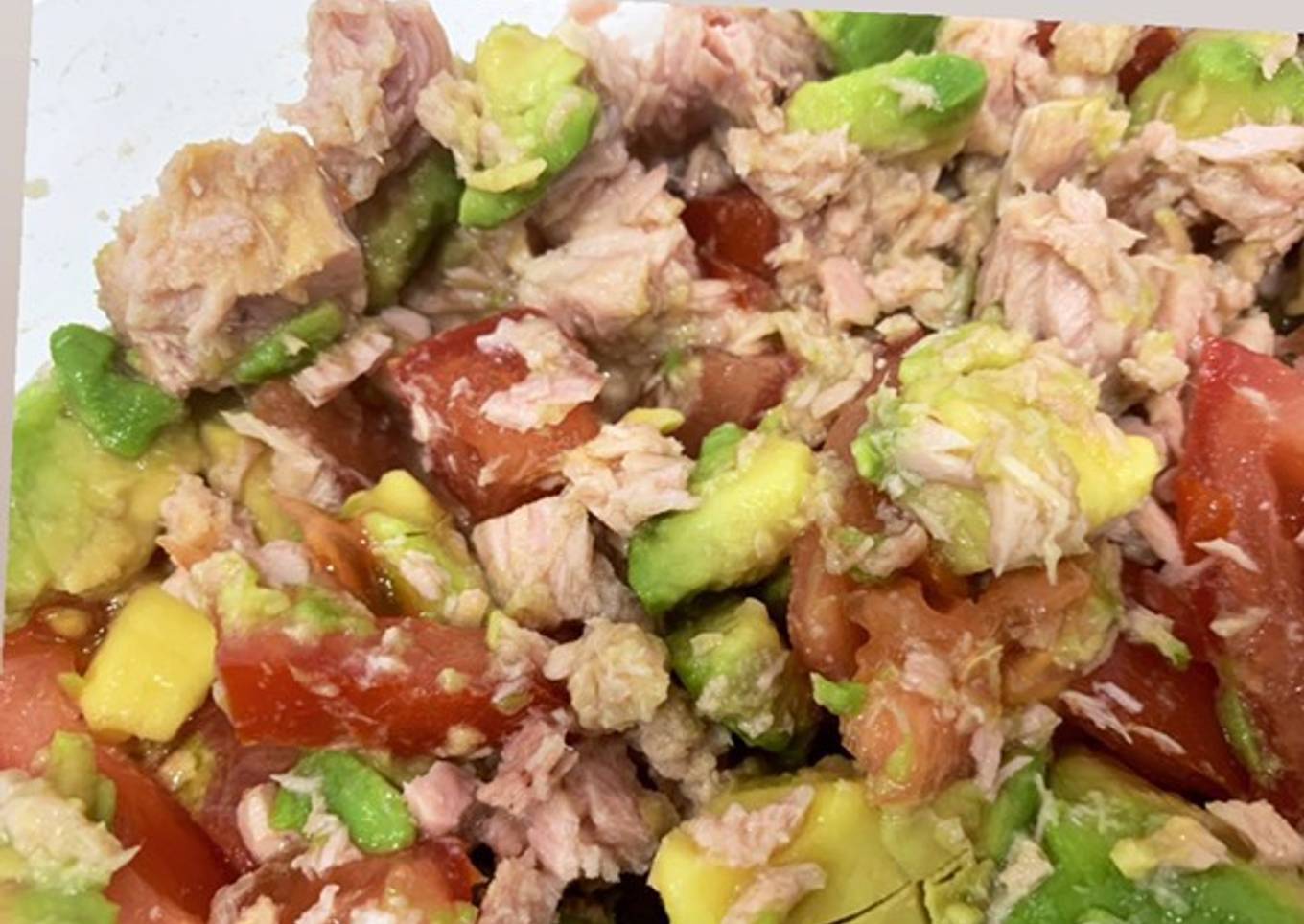 Ensalada de atún, tomate & aguacate