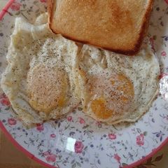 A picture of Half Fried Egg 🍳.