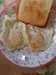A picture of Half Fried Egg 🍳.