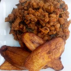 A picture of Porriage beans with fried plantain.