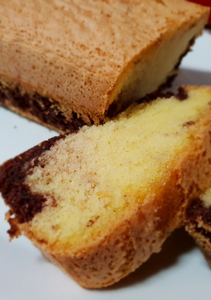 Una foto de Bizcocho con base de chocolate