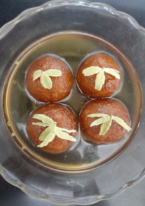 A picture of Bread Gulab Jamun.