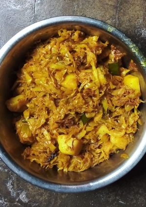 বাঁধাকপির ঘন্ট(bandhakopir ghonto recipe in bengali) রেসিপির প্রধান ছবি