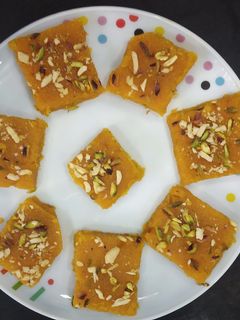 मैंगो कोकोनट बर्फी (Mango coconut burfi recipe in Hindi) रेसिपी मुख्य फोटो