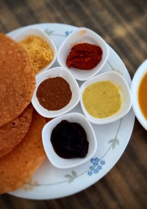 દાળ પકવાન (Dal Pakwan Recipe In Gujarati) રેસીપી મુખ્ય ફોટો