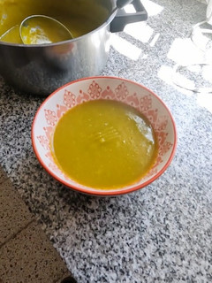 Una foto de Sopa de verduras saludable