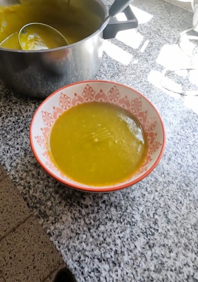 Una foto de Sopa de verduras saludable