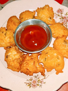 चावल के पकौड़े(chawal ke pakode recipe in Hindi) रेसिपी मुख्य फोटो