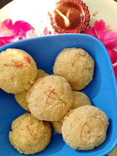 લાડુ(ladoo Recipe in Gujarati) રેસીપી મુખ્ય ફોટો