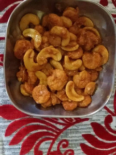 முந்திரிப்பருப்பு இறால் வருவல் (cashew iral varuval Recipe in tamil) செய்முறை முக்கிய புகைப்படம்