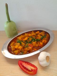 દુધી બટેટાનું લસણ વાળું શાક (Dudhi Bataka Lasan Valu Shak Recipe In Gujarati) રેસીપી મુખ્ય ફોટો