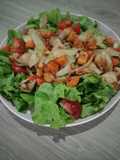 Spicy chicken salad with olive oil