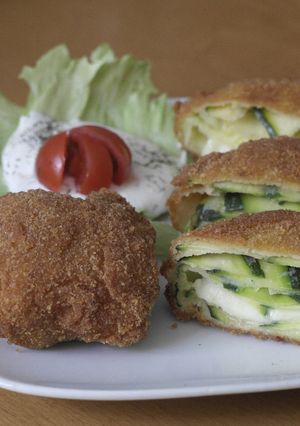 Rántott cukkini mozzarellával töltve recept fotója