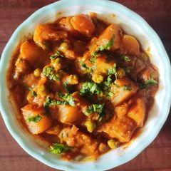 A picture of Aloo matar subji.