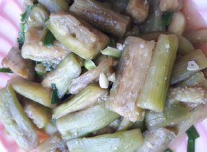 Hình của món Cà tím xào tỏi chay.