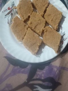 સુખડી (Sukhdi Recipe In Gujarati) રેસીપી મુખ્ય ફોટો