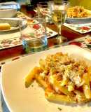 Pasta (penne rigate) cremosa con pollo y pimiento