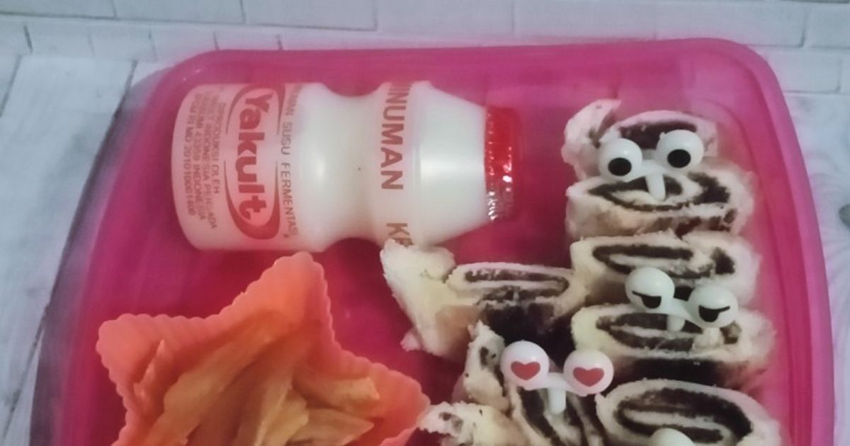 Bekal sekolah : roti gulung coklat