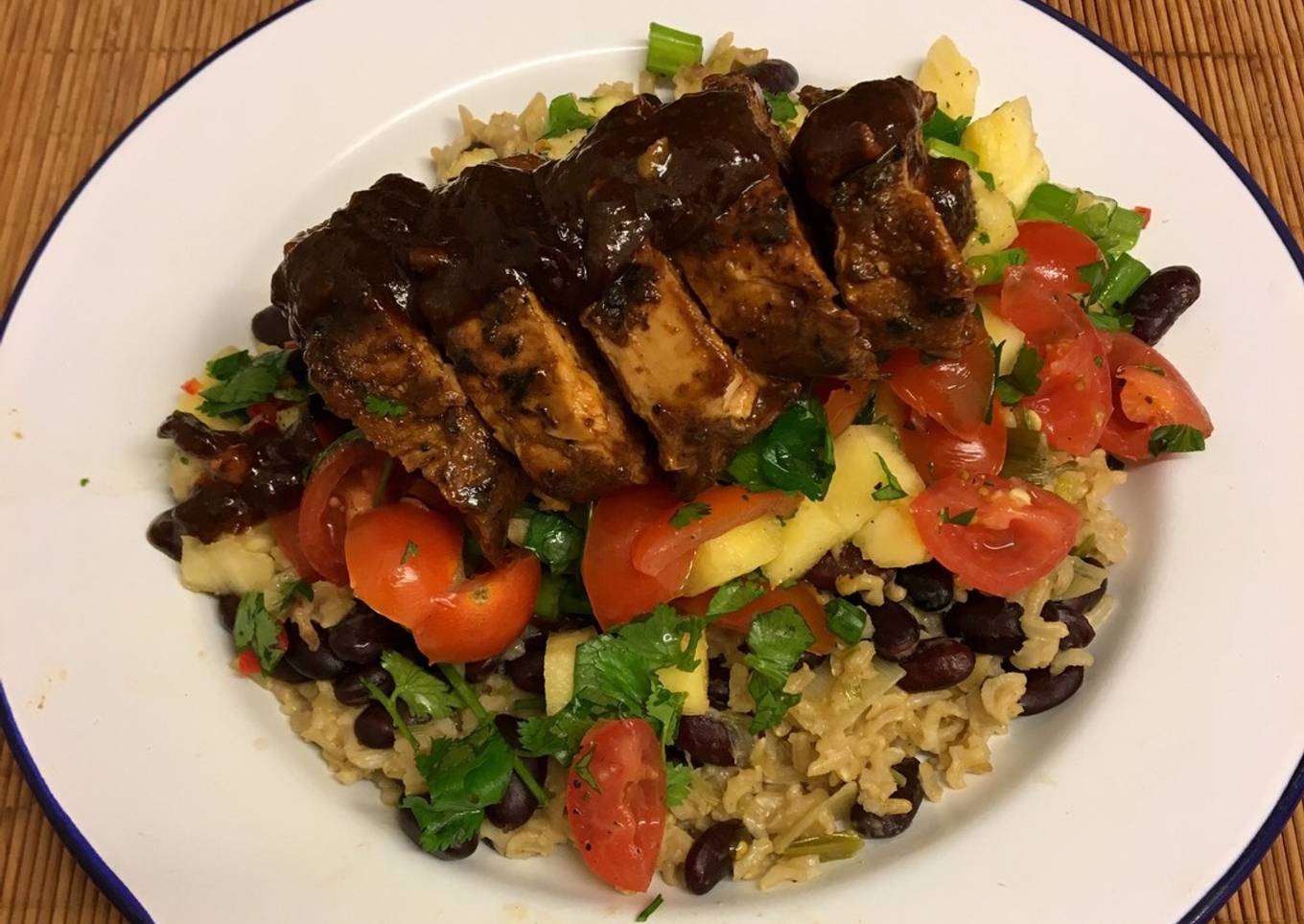 Jerk glazed pork fillet, pineapple salsa, rice and peas 🇯🇲