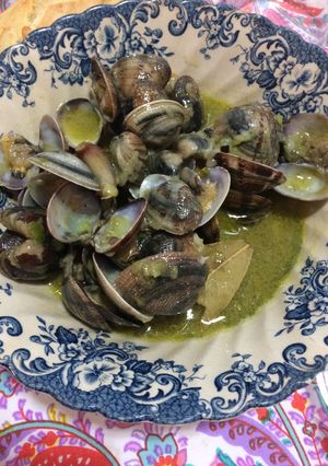 Una foto de Almejas encebolladas