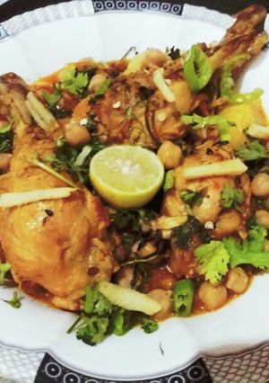 A picture of Lahori murgh choley.