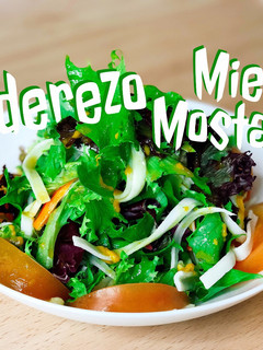 Una foto de Aderezo de miel y mostaza | Cómo hacerlo y Ensalada Rápida
