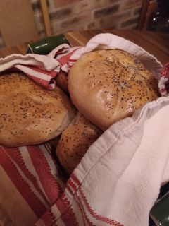 Zsemle (kívül ropogós, belül puha) recept fotója