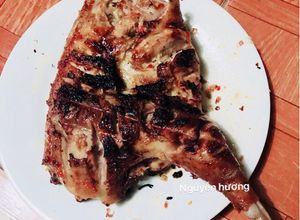 Hình của món Gà nướng muối ớt lá chanh.