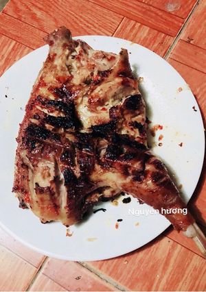 Hình của món Gà nướng muối ớt lá chanh.