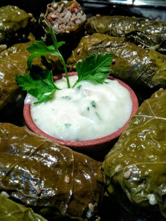Una foto de HOJITAS De Parra,(Dolma) rellenas de Pechuga molida de Pollo...!