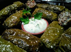 Una foto de HOJITAS De Parra,(Dolma) rellenas de Pechuga molida de Pollo...!
