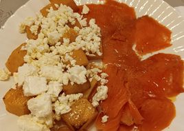 Zucca al forno con feta e salmone