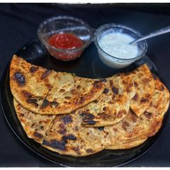 A picture of Aloo paratha.