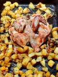 Pollo al forno con patate e cipolle