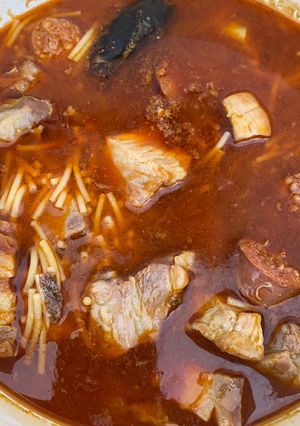 Una foto de Sopa de costilla con chorizo, morcilla y panceta